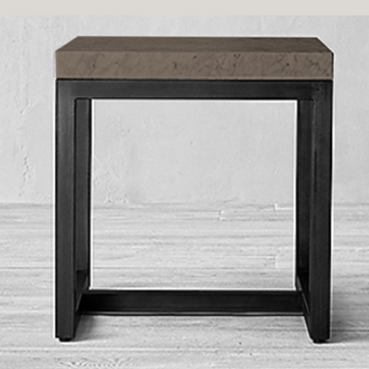 Arrimo Murano estilo contemporáneo en madera clara y fierro negro | Greenwoods Chile